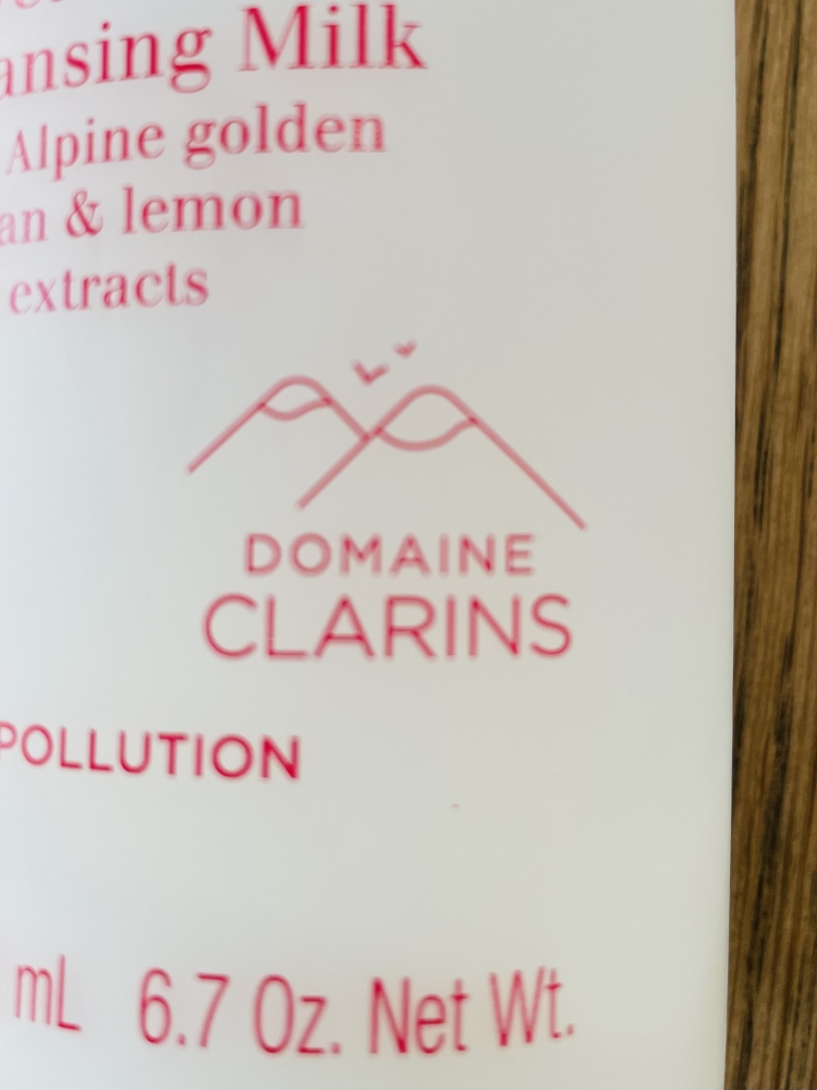 「DOMAINE CLARINS」のマーク