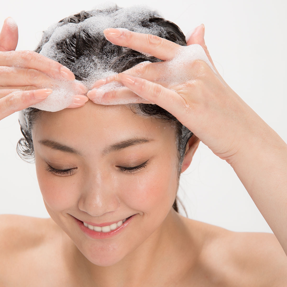 ブラッシング・予洗い・髪と頭皮を洗う