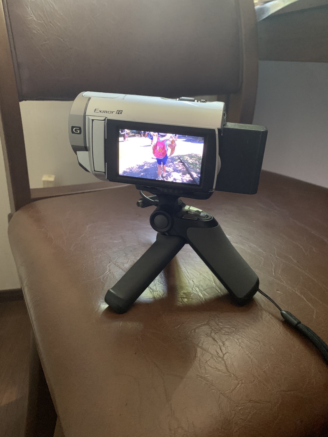 三脚付き　SONY ビデオカメラ　HDR-CX370V